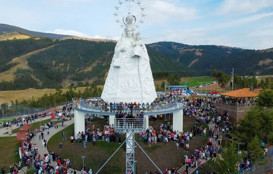 Impresionante mirador de “Mamacha Cocharcas” en Sapallanga